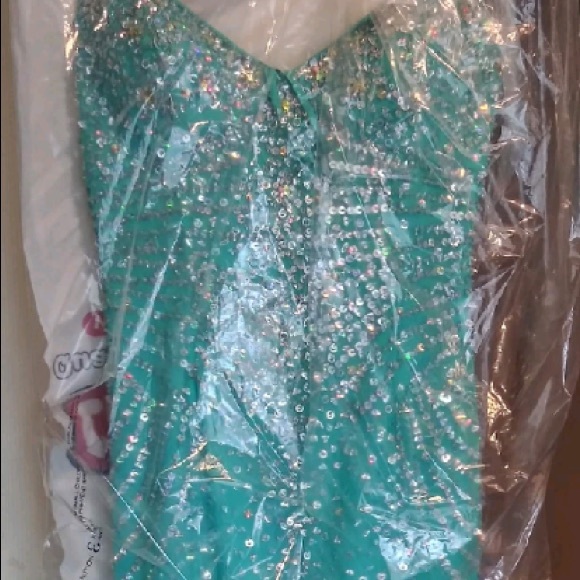 Prom dresses - Picture 8 of 8